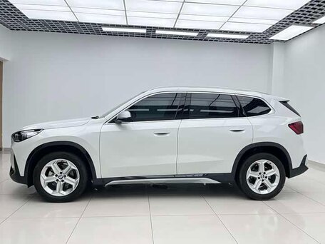 2023 BMW X1 Long 20Li sDrive III (U11/U12), белый, 2266000 рублей, вид 4