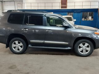 2013 Toyota Land Cruiser 200 Series Рестайлинг 1, серый, 2250000 рублей, вид 3