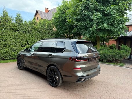 2026 BMW X7 40i I (G07) Рестайлинг, серый, 16200000 рублей, вид 4