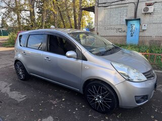 2010 Nissan Note I Рестайлинг, серебристый, 463000 рублей, вид 3