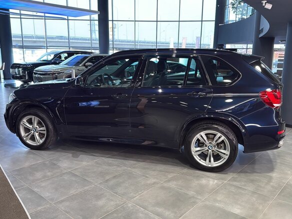 2018 BMW X5 30d III (F15), чёрный, 4399000 рублей - вид 2