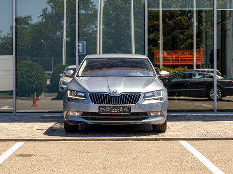 2017 Skoda Superb III, серый, 1595000 рублей, вид 2