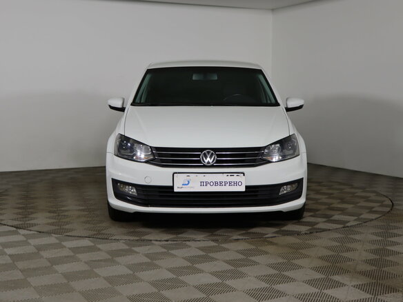 2018 Volkswagen Polo V Рестайлинг, белый, 999990 рублей - вид 2