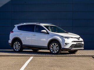 2017 Toyota RAV4 IV (XA40) Рестайлинг, белый, 2395000 рублей, вид 3