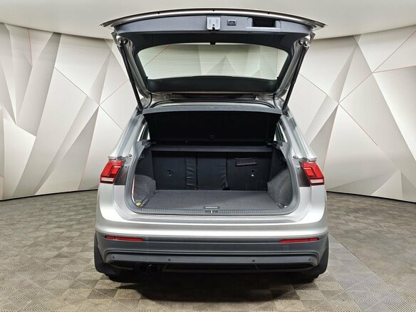 2020 Volkswagen Tiguan II, серебристый - вид 11