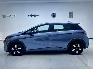 2025 BYD Dolphin 45.12 kWh I Рестайлинг, синий, 1642010 рублей, вид 2