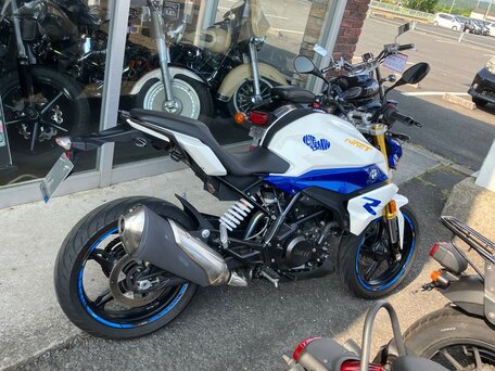 2021 BMW G 310 R, белый, 449000 рублей, вид 2