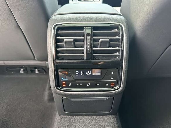 2023 Volkswagen Magotan B8 Рестайлинг, чёрный, 2000000 рублей - вид 12