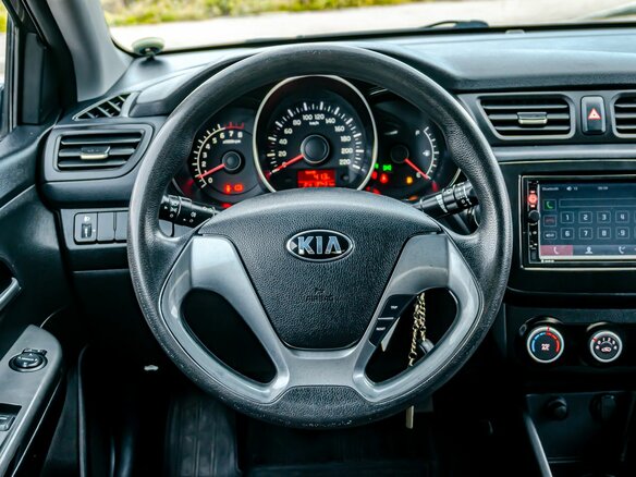 2016 Kia Rio III Рестайлинг, коричневый, 950000 рублей - вид 15