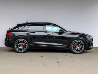 2022 Audi Q8 55 TFSI I (4M), чёрный, 8915000 рублей, вид 4