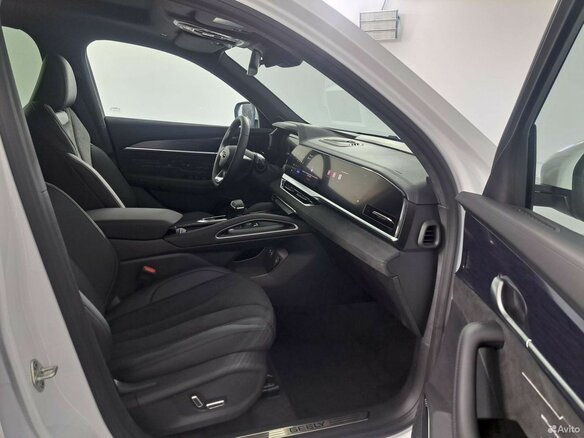 2025 Geely Monjaro I, белый, 4904990 рублей - вид 4