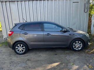 2013 Kia Rio 5-speed III, серый, 784000 рублей, вид 2