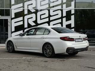 2022 BMW 5 серии 520i VII (G30/G31/G38) Рестайлинг, белый, 5200000 рублей, вид 2