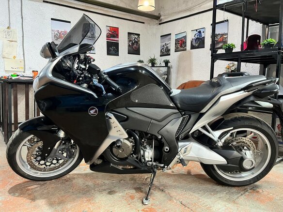 2012 Honda VFR 1200, чёрный, 885000 рублей - вид 4