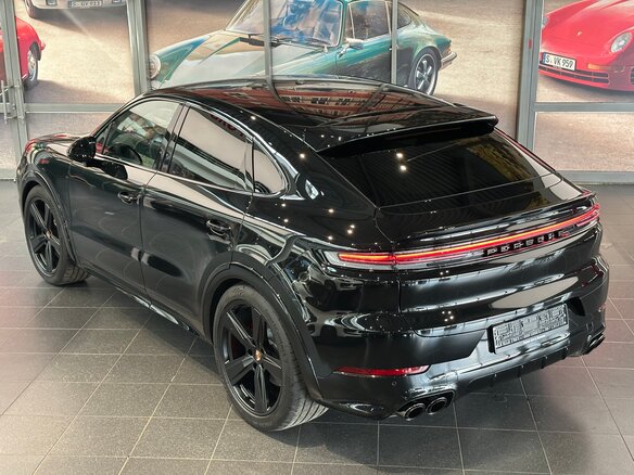 2026 Porsche Cayenne GTS Coupé III Рестайлинг, чёрный - вид 5