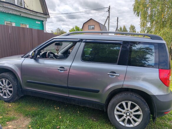 2010 Skoda Yeti I, серый, 800000 рублей - вид 3