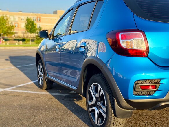 2020 Renault Sandero Stepway II Рестайлинг, синий, 1420000 рублей - вид 16