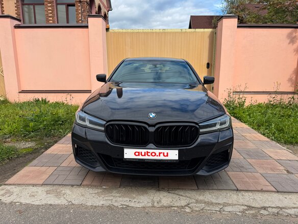 2019 BMW 5 серии 520d xDrive VII (G30/G31/G38), чёрный, 2300000 рублей - вид 2