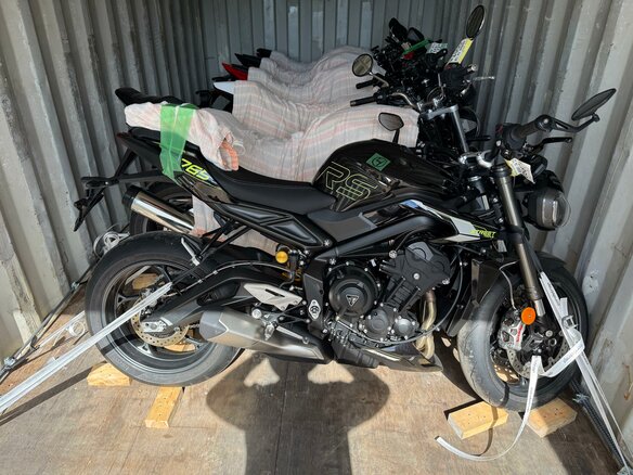 2025 Triumph Street Triple, чёрный, 1299000 рублей - вид 14