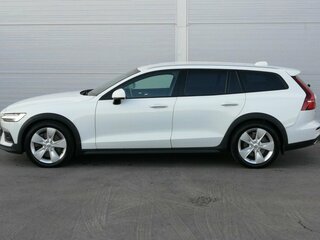 2019 Volvo V60 Cross Country II, белый, 2511750 рублей, вид 4