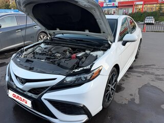 2022 Toyota Camry VIII (XV70) Рестайлинг, белый, 2100000 рублей, вид 2