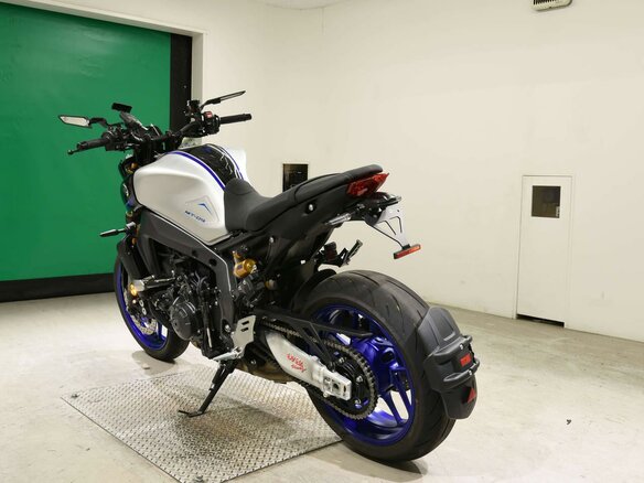 2024 Yamaha MT-09 (FZ-09), серебристый - вид 5