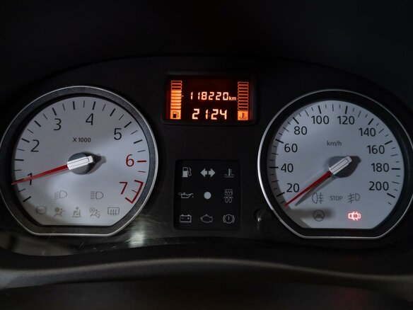 2011 Renault Logan I Рестайлинг, красный, 580000 рублей - вид 13