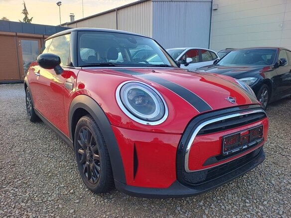 2022 Mini Hatch Cooper III (F55/F56) Рестайлинг 2, красный, 2795000 рублей - вид 6