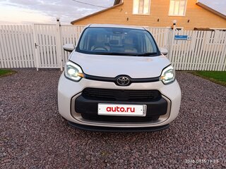 2023 Toyota Sienta III, белый, 1650000 рублей, вид 2