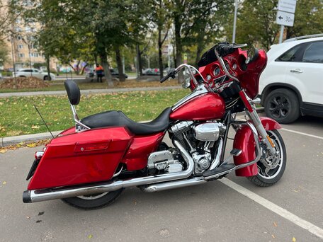 2012 Harley-Davidson Street Glide, красный, 940000 рублей, вид 1