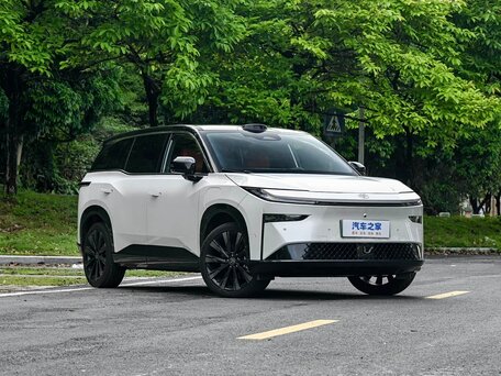 2026 Toyota bZ3X 67.9 kWh, белый, 2650000 рублей, вид 3