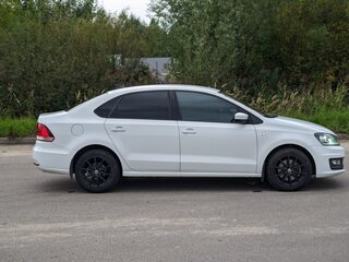 2018 Volkswagen Polo V Рестайлинг, белый, 1050000 рублей, вид 4