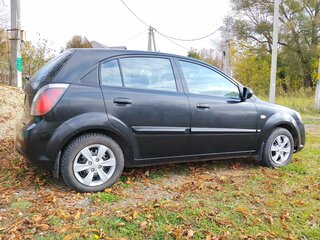 2010 Kia Rio II Рестайлинг, чёрный, 549000 рублей, вид 4