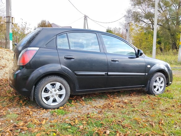2010 Kia Rio II Рестайлинг, чёрный, 549000 рублей - вид 3