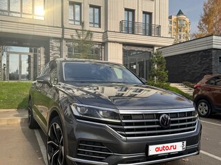 2019 Volkswagen Touareg III, серый, 4400000 рублей, вид 1