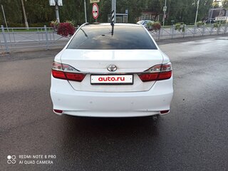 2017 Toyota Camry VII (XV50) Рестайлинг 2, белый, 1000000 рублей, вид 4