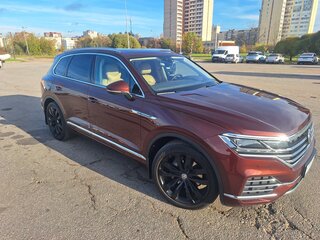 2019 Volkswagen Touareg III, пурпурный, 5800000 рублей, вид 1