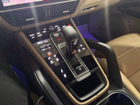 2018 Porsche Cayenne III, коричневый, 8800000 рублей - вид 15