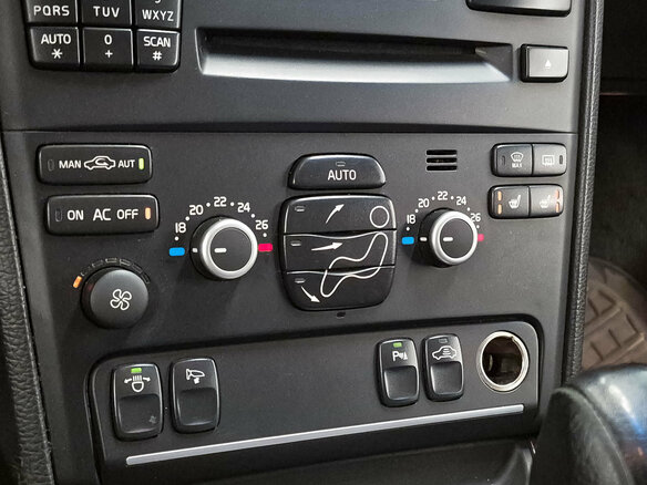 2013 Volvo XC90 I Рестайлинг, коричневый, 1639000 рублей - вид 17