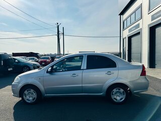 2011 Chevrolet Aveo I Рестайлинг, серебристый, 429000 рублей, вид 3