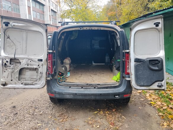 2013 LADA (ВАЗ) Largus, серебристый, 400000 рублей - вид 2