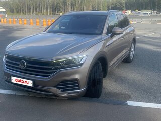 2018 Volkswagen Touareg III, бежевый, 5290000 рублей, вид 1