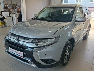2018 Mitsubishi Outlander III Рестайлинг 2, серебристый, 2024000 рублей, вид 3