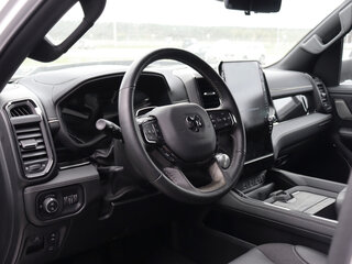 2025 Ram 1500 Crew Cab V Рестайлинг, белый, 11490000 рублей, вид 3