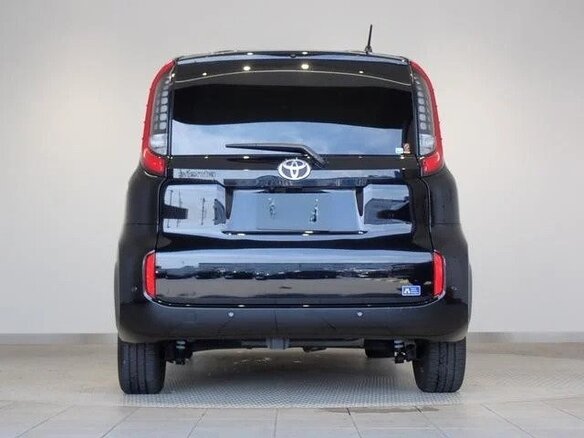2023 Toyota Sienta III, чёрный, 1350000 рублей - вид 4