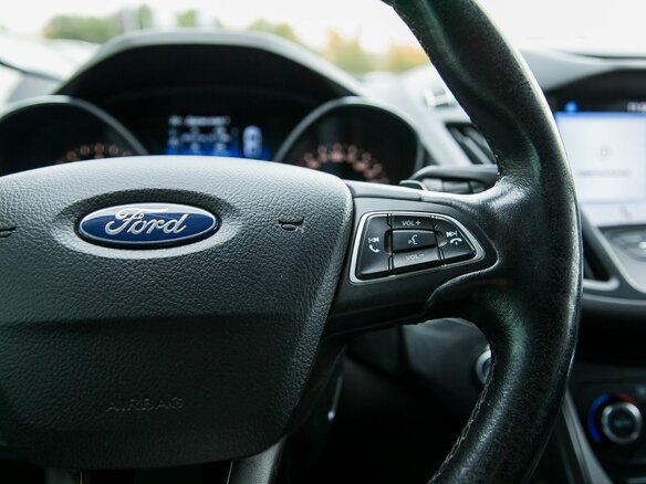 2017 Ford Kuga II Рестайлинг, чёрный, 1650000 рублей - вид 17