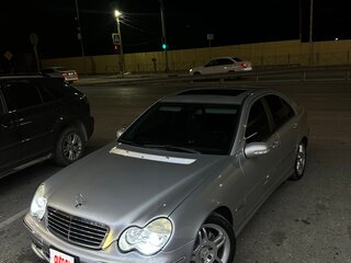 2001 Mercedes-Benz C-Класс 240 II (W203), серый, 1200000 рублей, вид 1