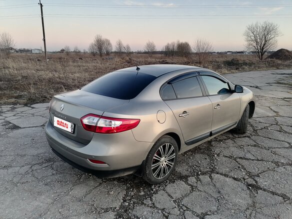 2011 Renault Fluence I, бежевый, 650000 рублей - вид 4