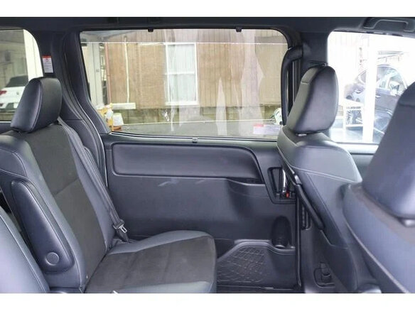2021 Toyota Noah III (R80) Рестайлинг, белый, 2050000 рублей - вид 16