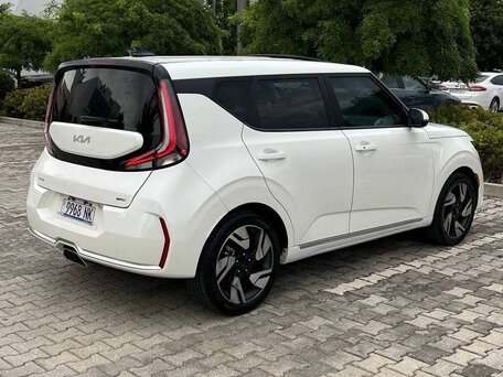 2022 Kia Soul III Рестайлинг, белый, 1950000 рублей, вид 4